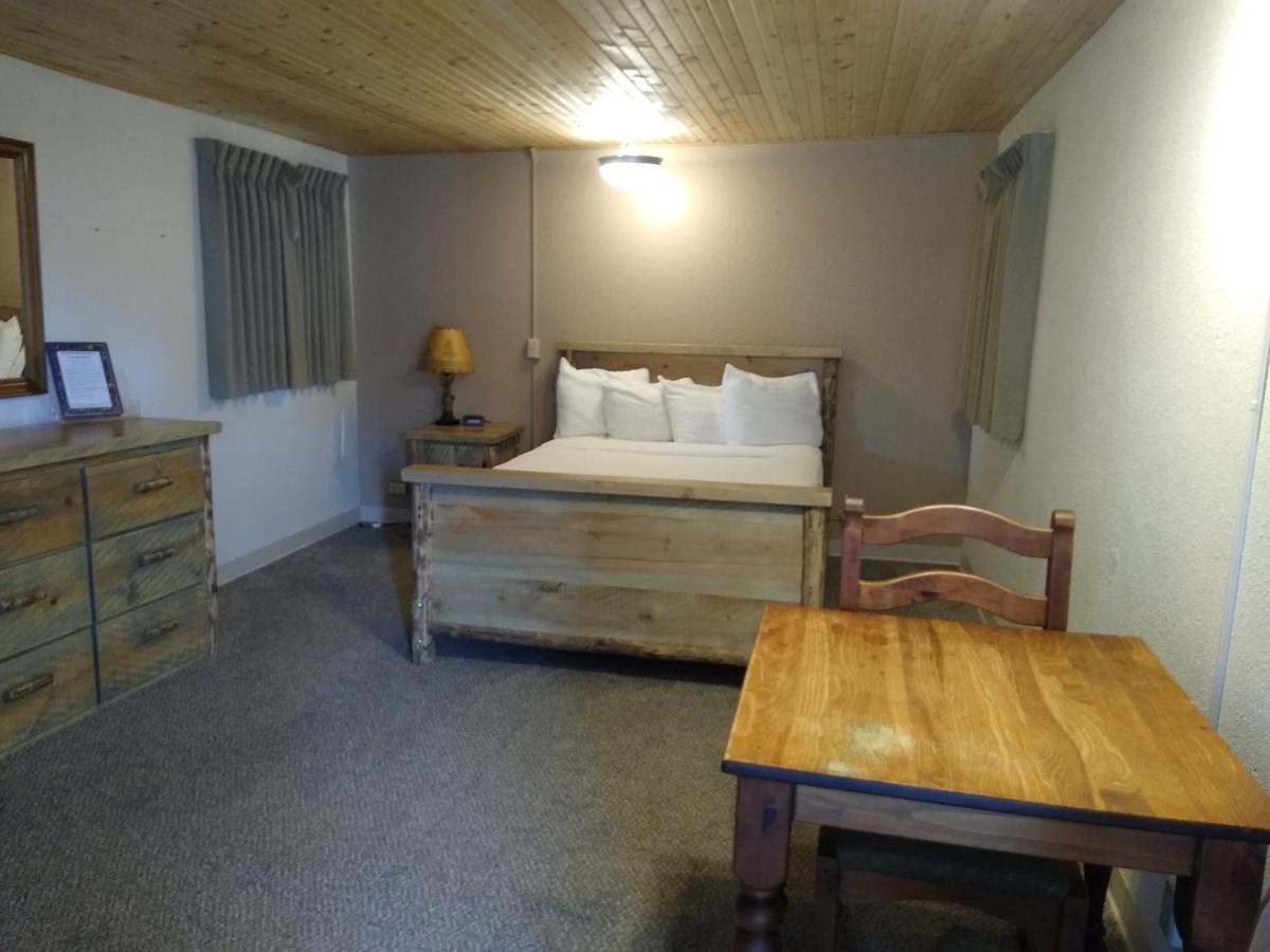 Townhouse Motel Lusk Bagian luar foto