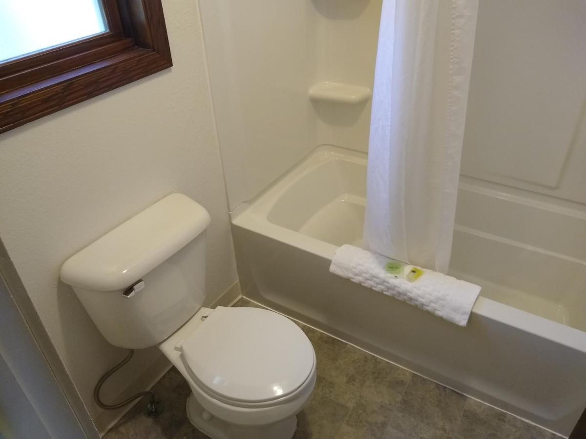 Townhouse Motel Lusk Bagian luar foto