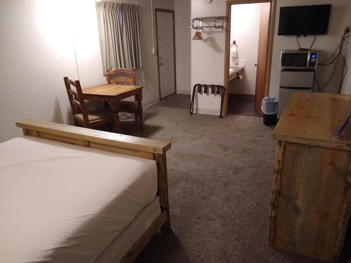 Townhouse Motel Lusk Bagian luar foto