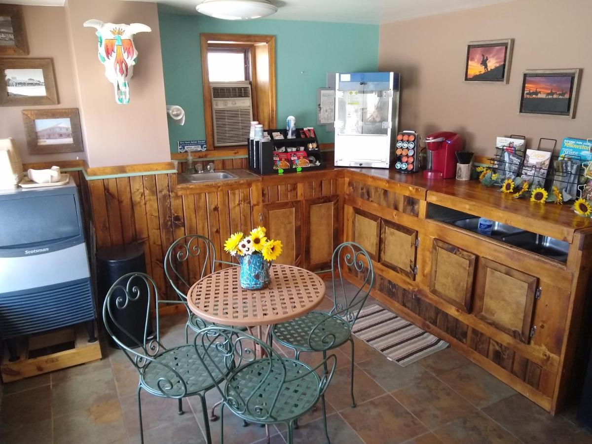 Townhouse Motel Lusk Bagian luar foto