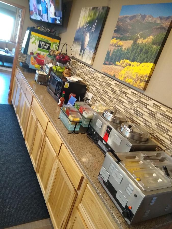 Townhouse Motel Lusk Bagian luar foto