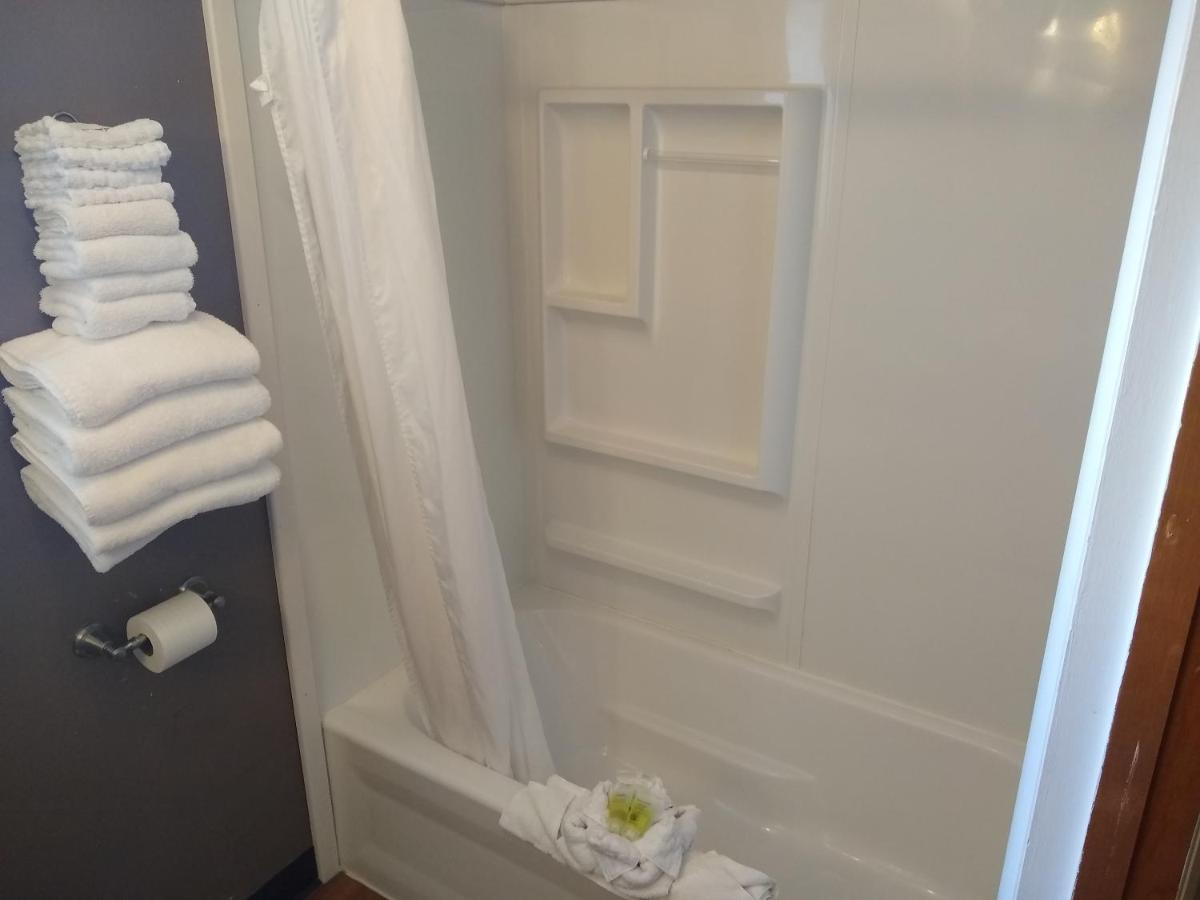 Townhouse Motel Lusk Bagian luar foto